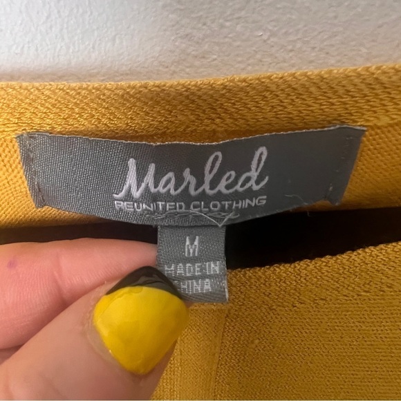 Marled sweater mustard lightweight sweater size medium - Picture 5 of 6